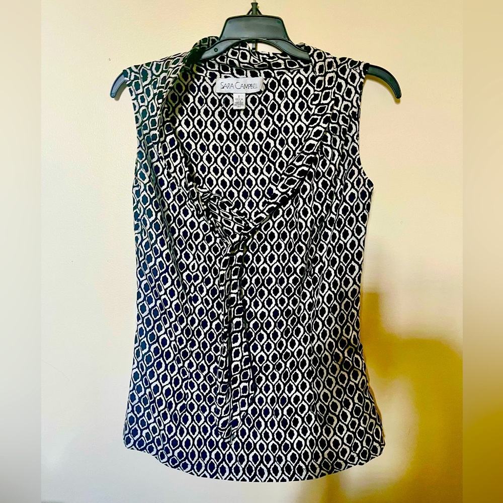 Sara Cambell Black and white blouse. Worn twice. Has been dry cleaned! Size 2.